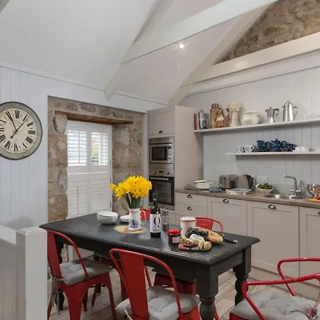 Sunny Corner * Mousehole
