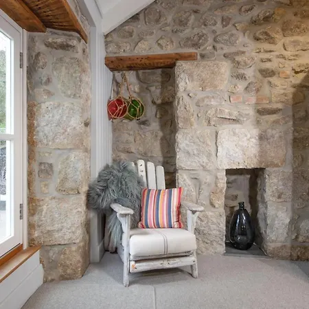 Sunny Corner Apartment Mousehole