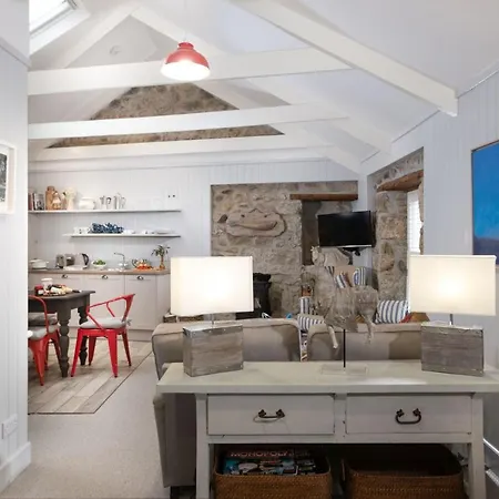 Sunny Corner Apartment